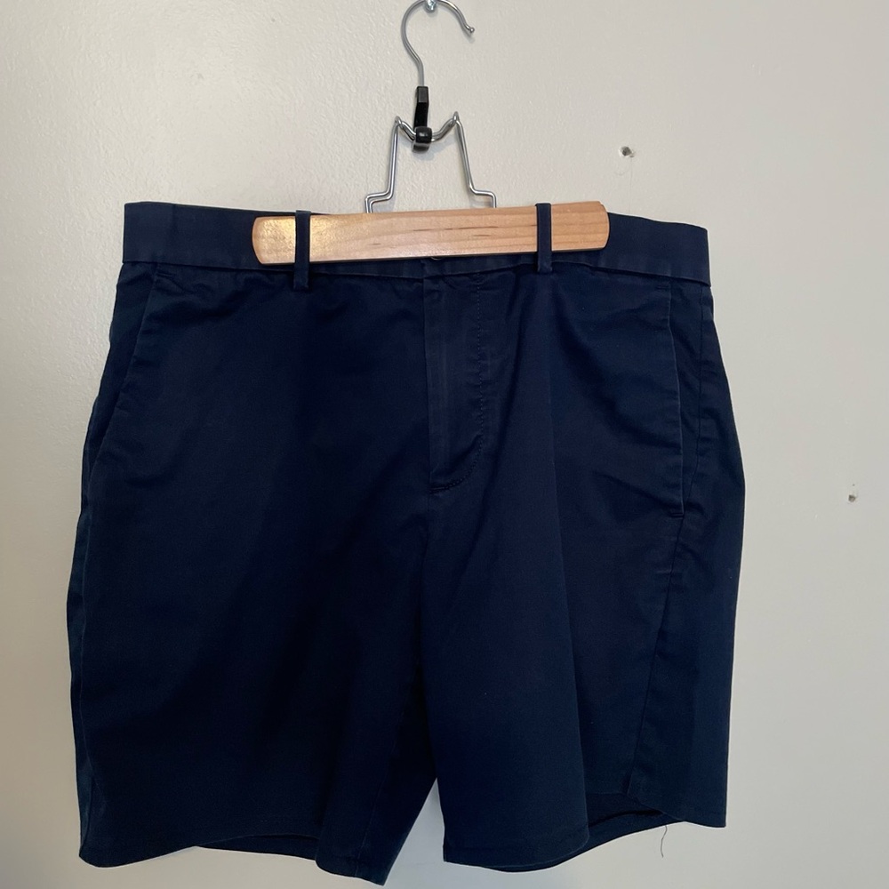 Banana Republic Men's Navy Blue 9”Shorts, size 30
